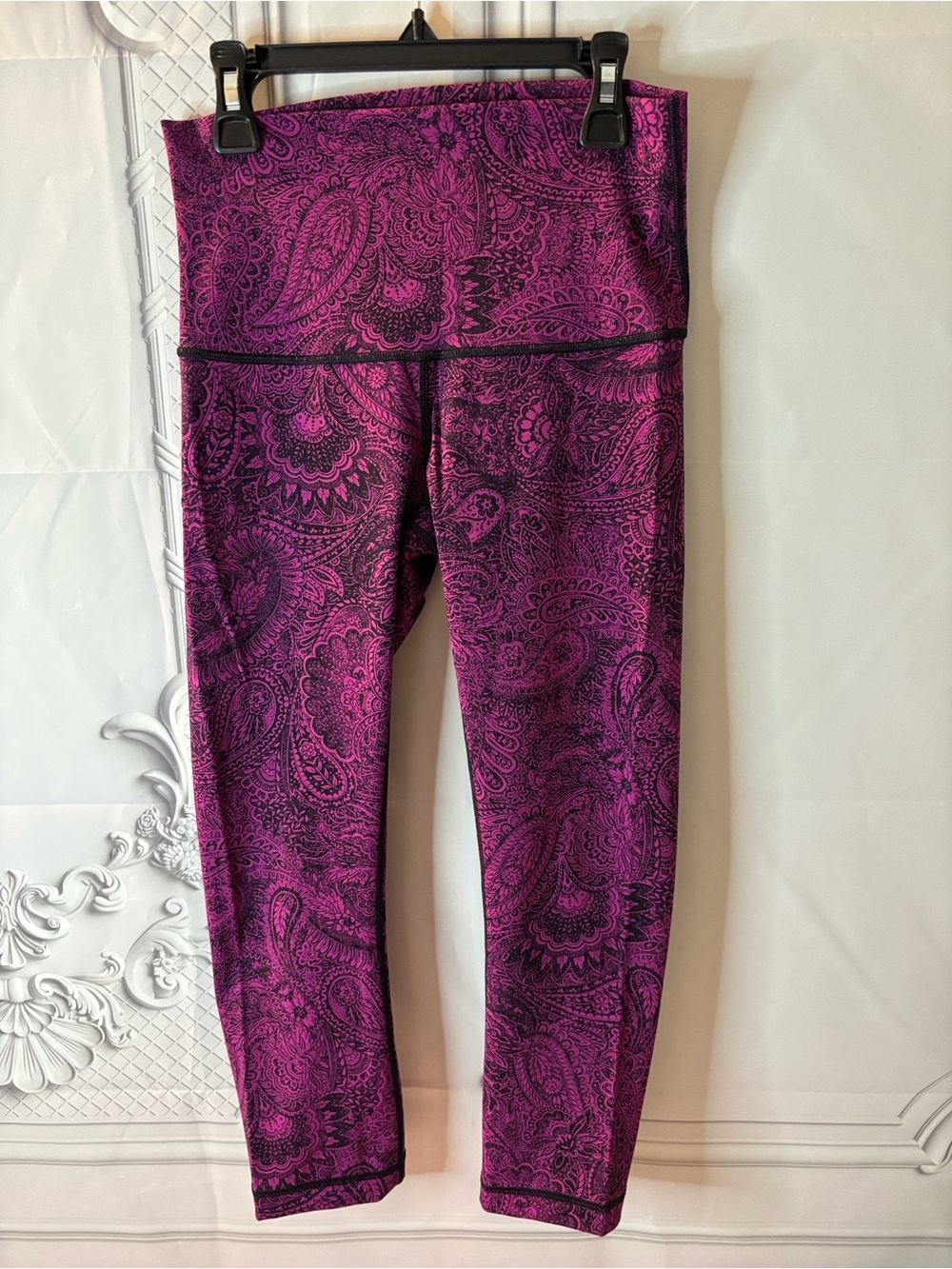 Lululemon Wunder High Rise Crop Leggings Pink and Black Paisley, Size 2/XS